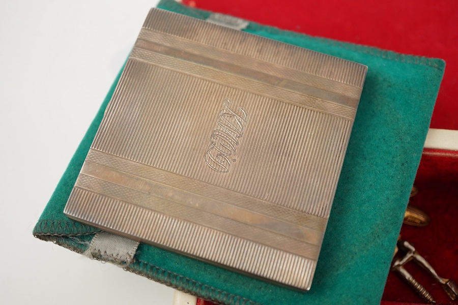 A collection of jewels and accessories, comprising: an Edwardian seed pearl heart-shaped locket in gold, length 2.1cm, stamped 9ct, gross weight approximately 3.5 grams; a coral and cultured pearl bracelet in 9ct gold, l